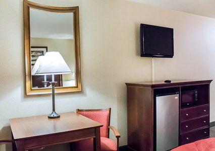 Hotel Clarion & At The Outlets Of George