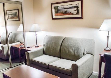 Clarion & At The Outlets Of George Hotel 3*