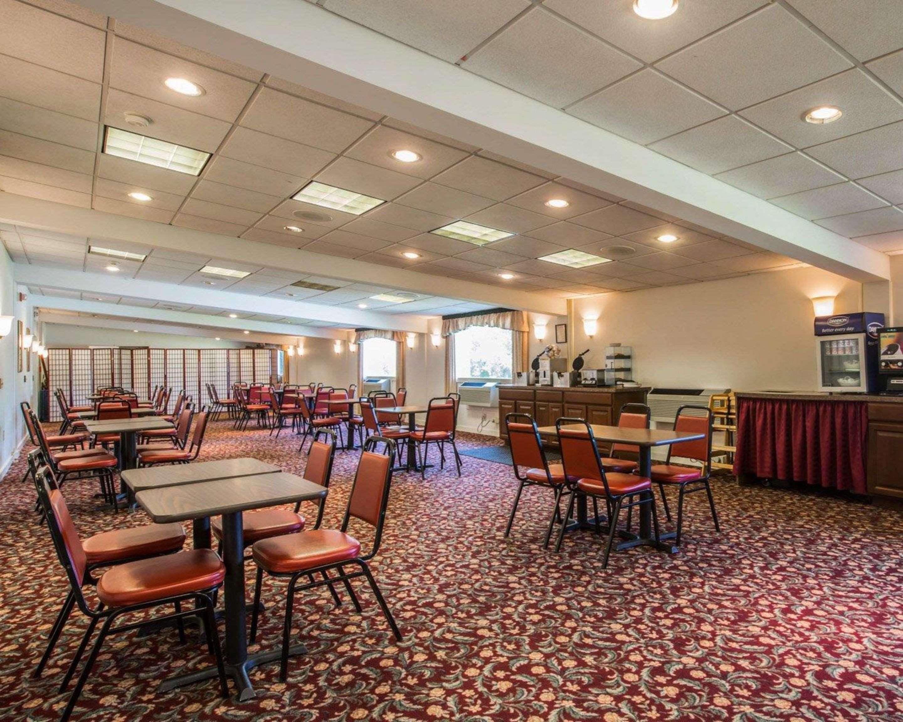 Hotel Clarion & At The Outlets Of George