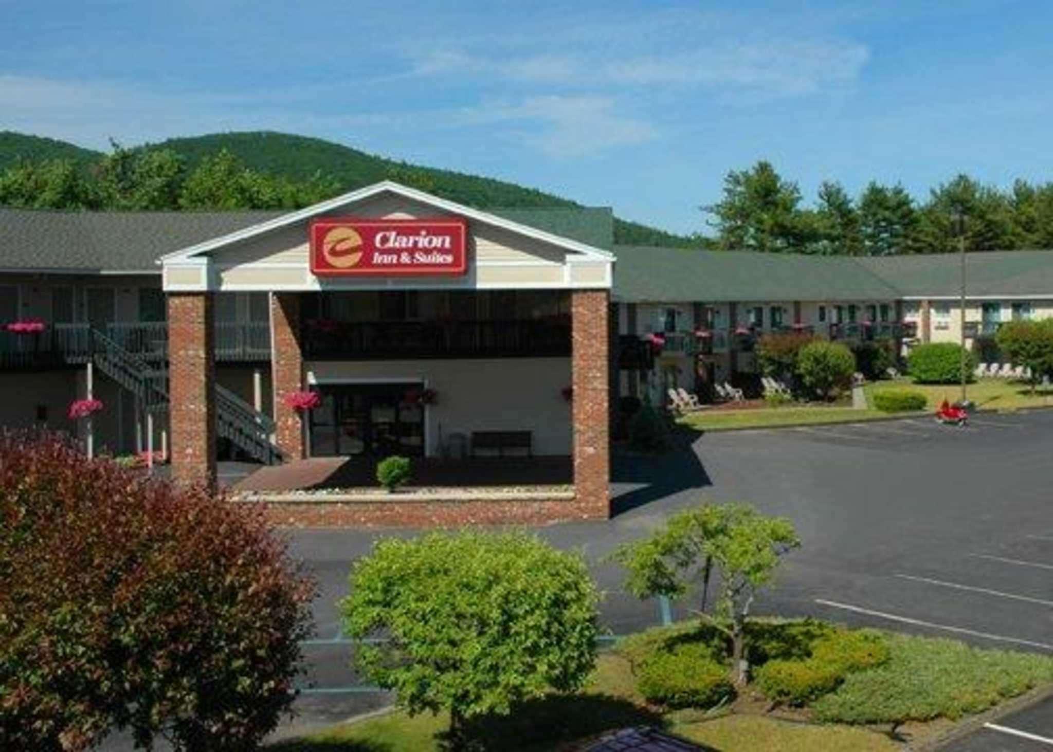 Hotel Clarion & At The Outlets Of George