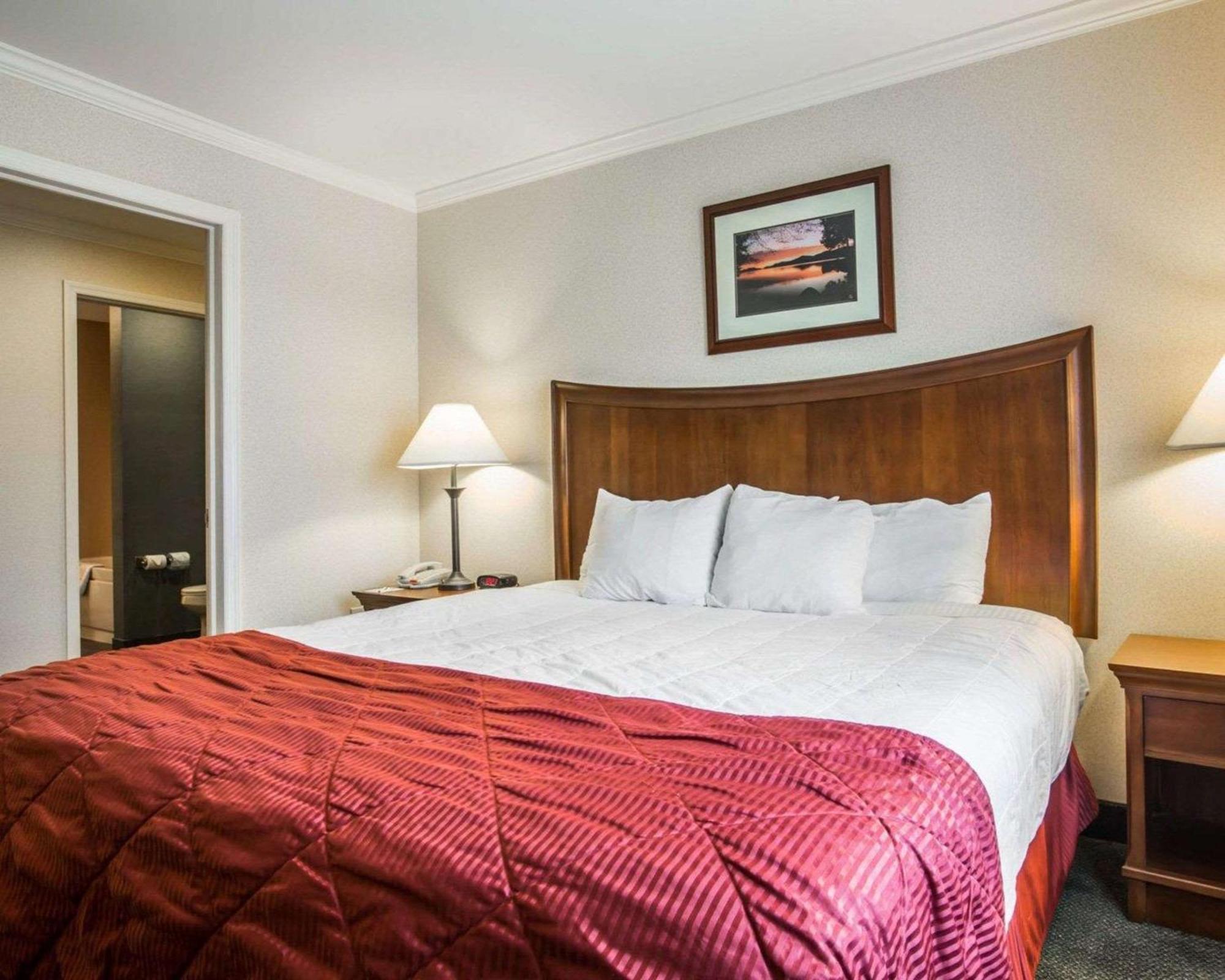 Clarion & At The Outlets Of George Hotel Lake George