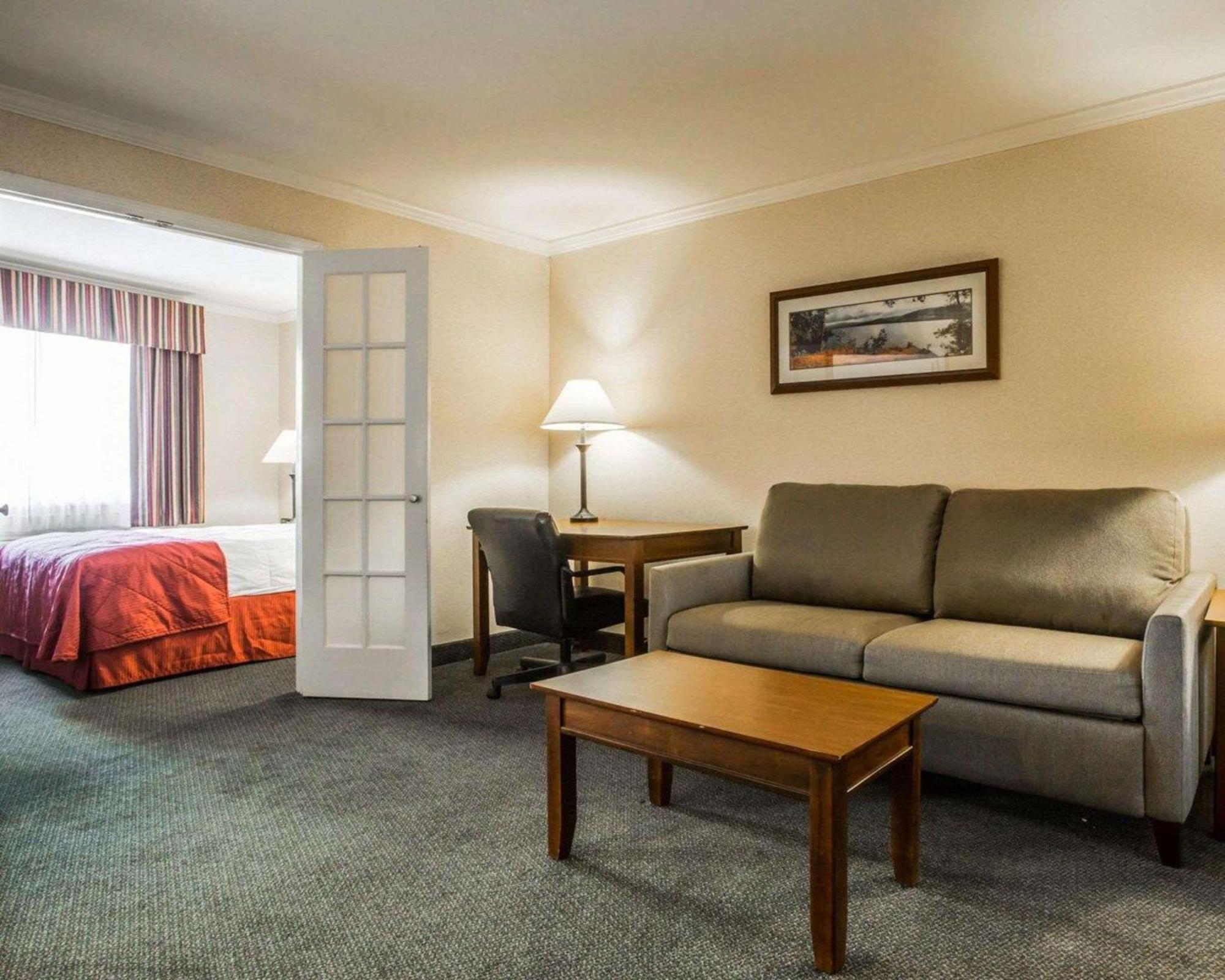 Clarion & At The Outlets Of George Hotel Lake George