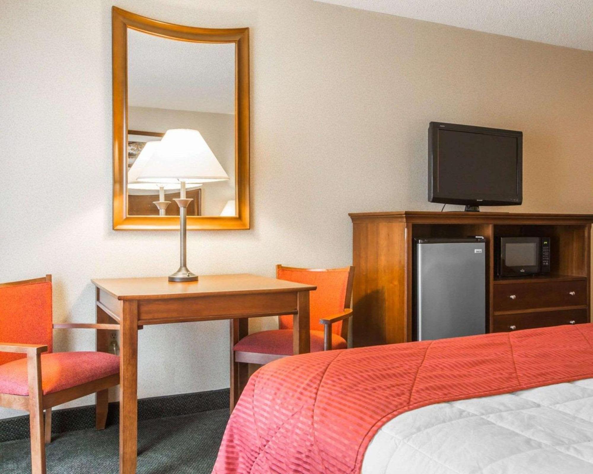 Clarion & At The Outlets Of George Hotel