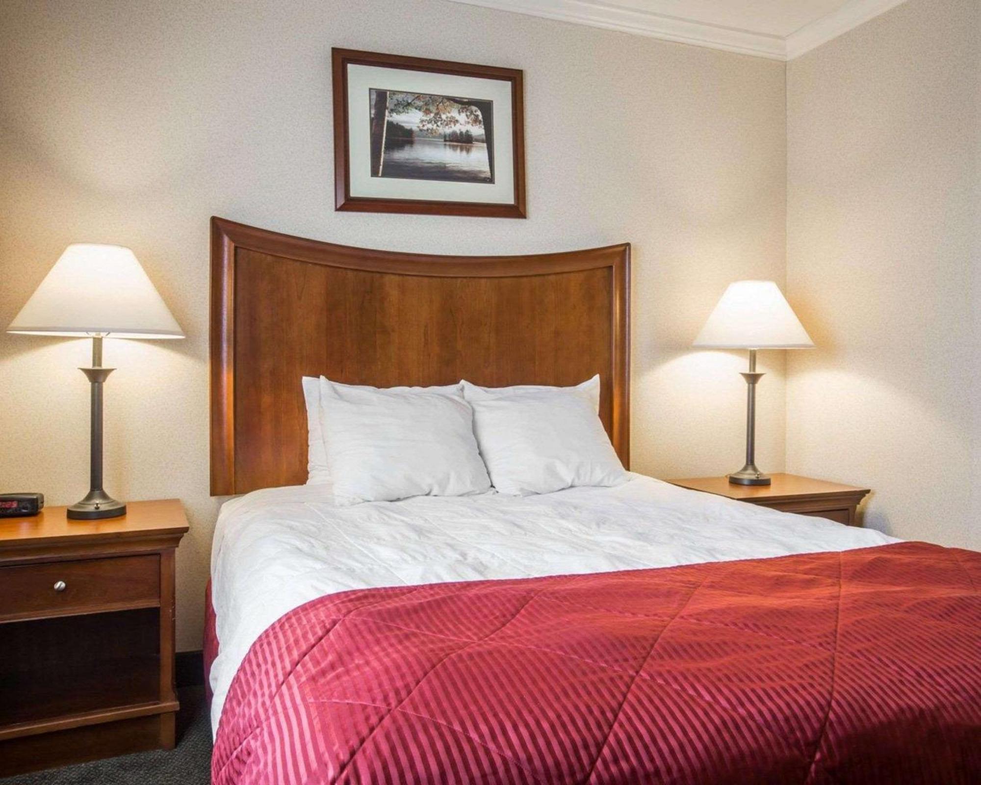 Clarion & At The Outlets Of George Hotel 3*