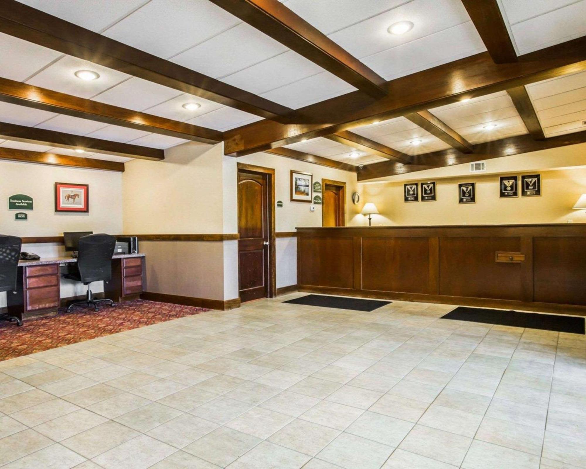 Clarion & At The Outlets Of George Hotel Lake George
