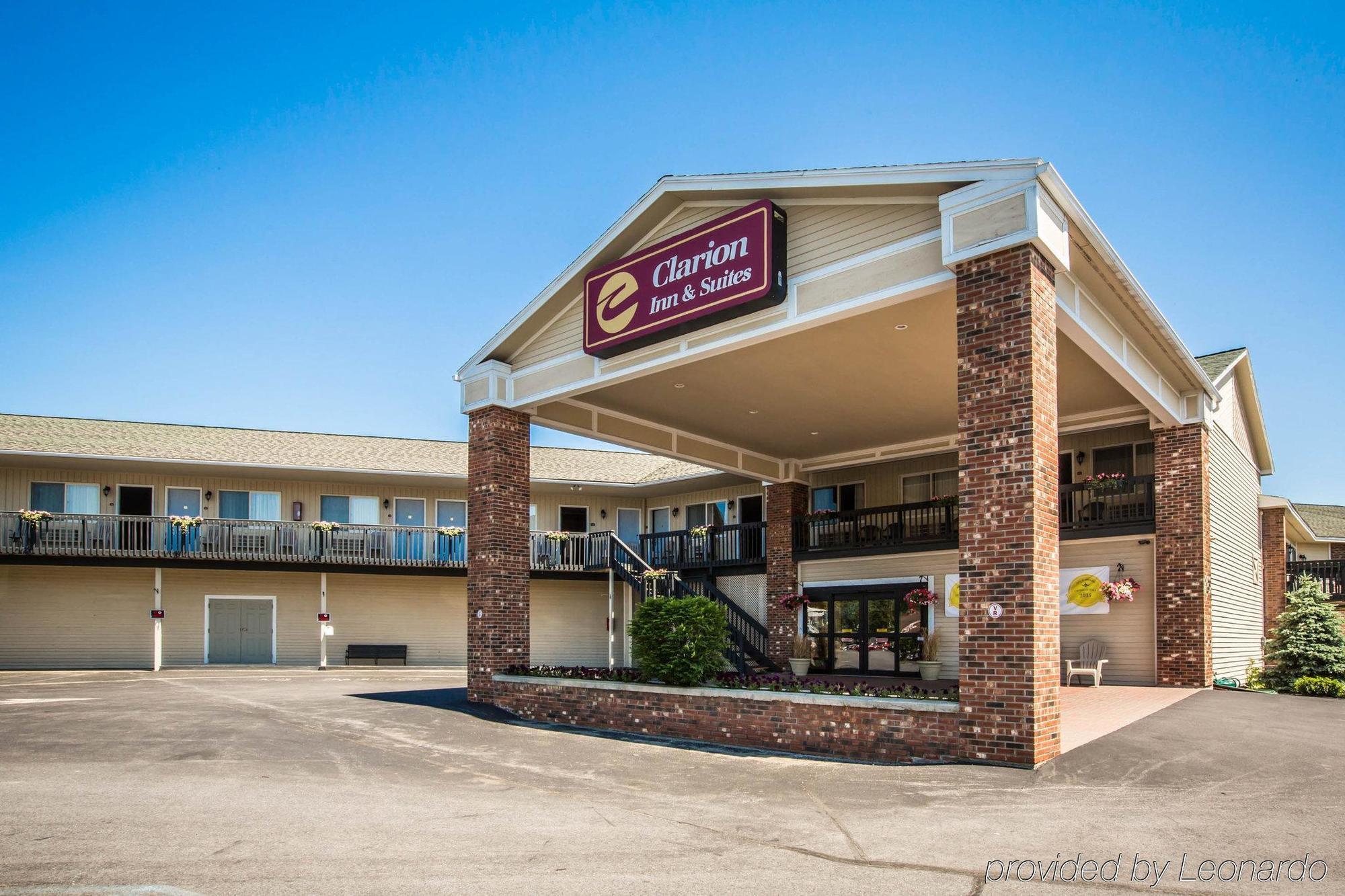 Hotel Clarion & At The Outlets Of George Lake George
