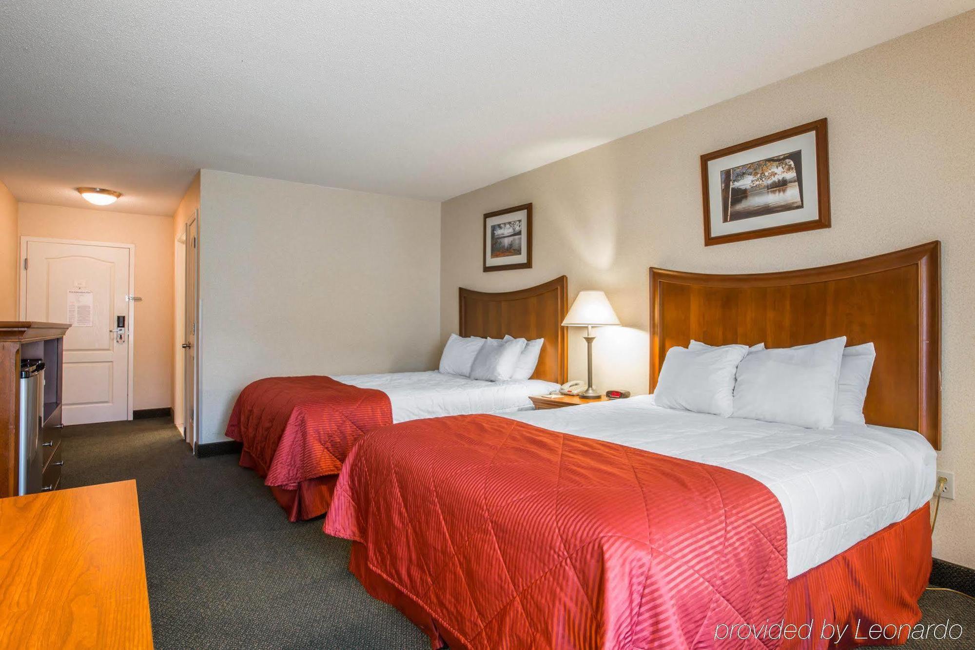 Clarion & At The Outlets Of George Hotel Lake George
