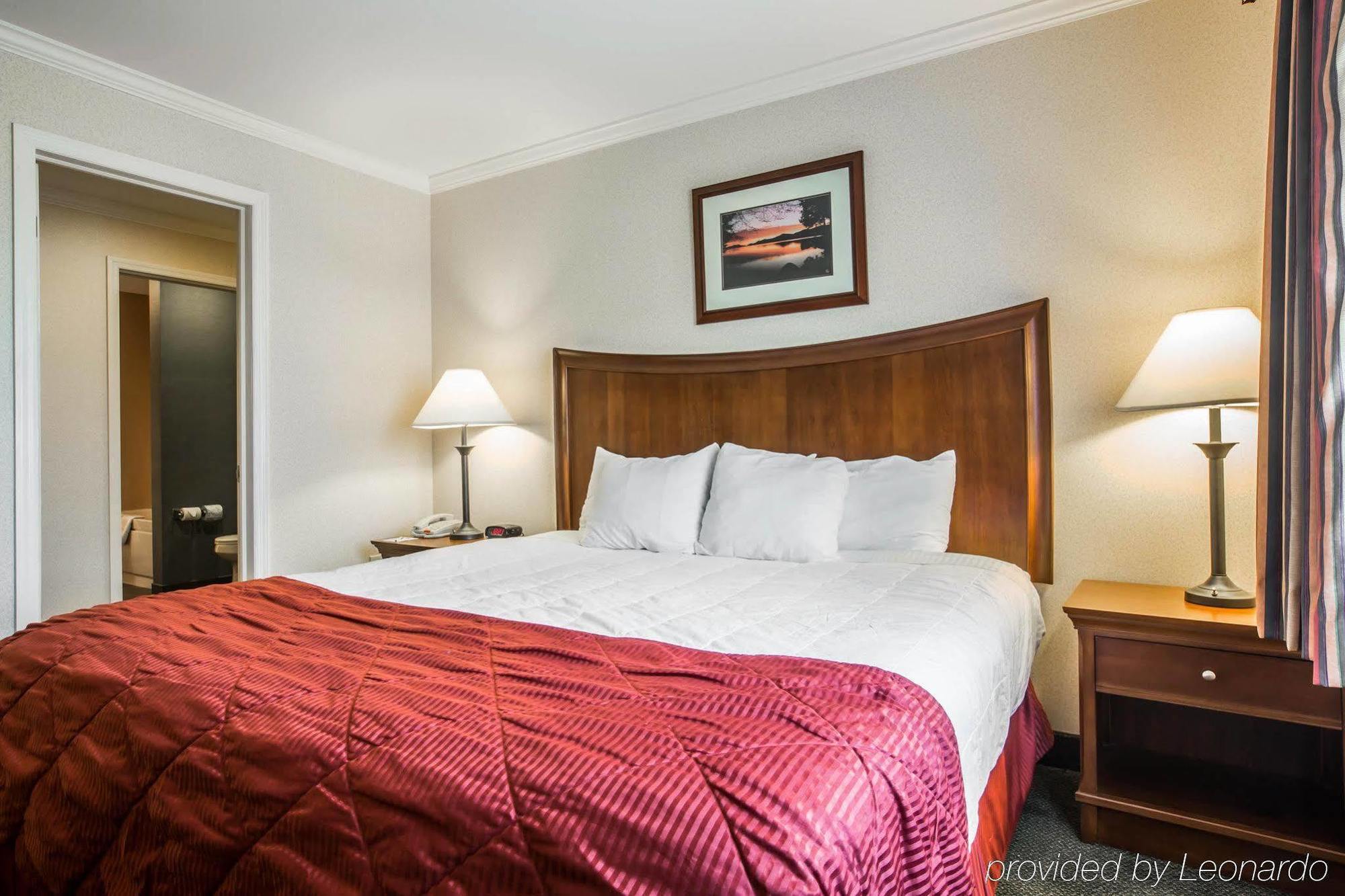 Hotel Clarion & At The Outlets Of George