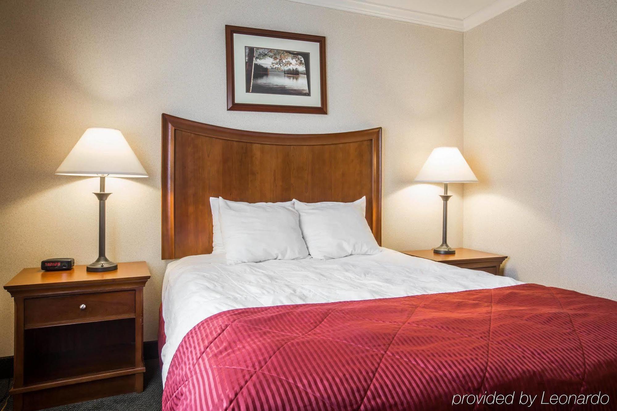 Clarion & At The Outlets Of George 3*