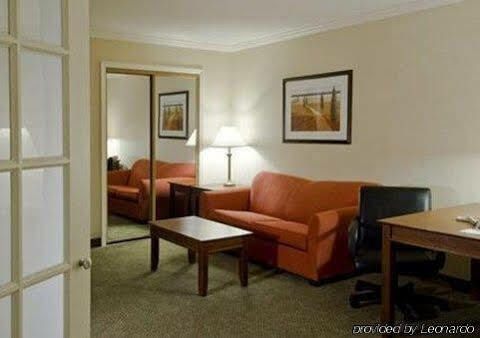 Hotel Clarion & At The Outlets Of George Lake George