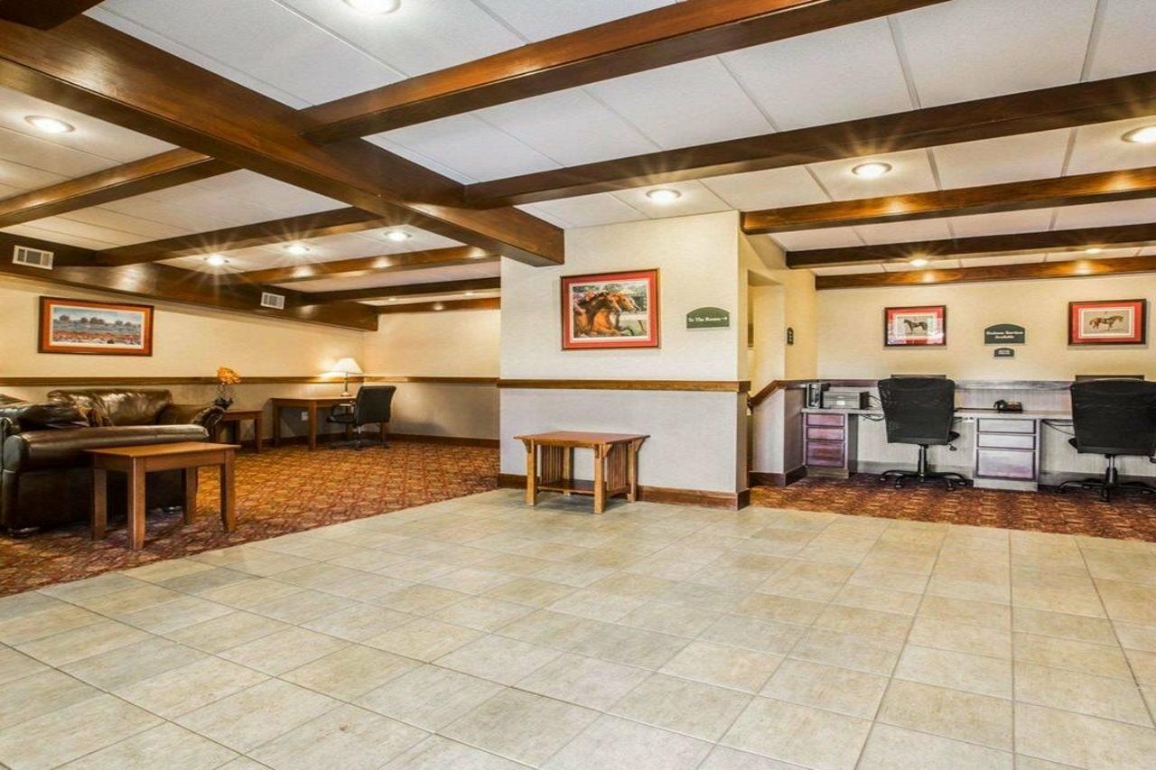 Clarion & At The Outlets Of George Hotel Lake George